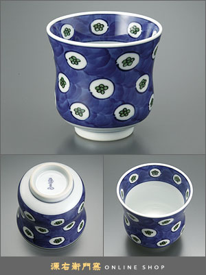 Patrón redondo de flor de ciruelo Somen-nishiki oscuro (taza de té)