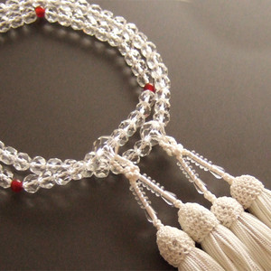 Rosario de dos ruedas para mujer elaborado con auténtica ágata de cristal tallado y borlas blancas