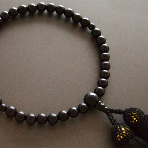Rosario de un solo anillo para mujer con ónix negro y borla negra