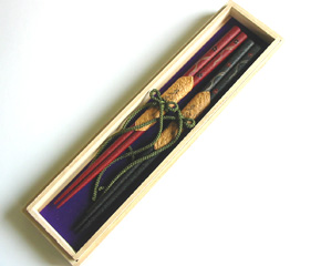 Palillos de pareja, laca seca genuina, conejo de flores, caja de madera de paulownia