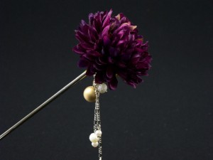 [Horquilla] Horquilla de perlas de crisantemo Mari, color morado