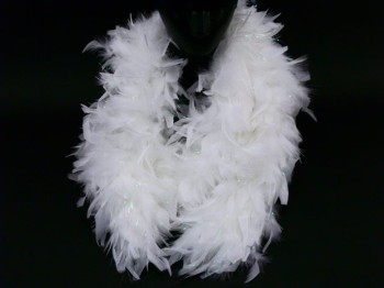 [Chal Furisode] Hecho de material de plumas, también se puede usar con ropa occidental. Blanco