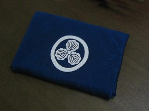 Furoshiki (tela para envolver): crepé de seda pura, tela especial, 2 shaku de ancho, con escudo personalizado