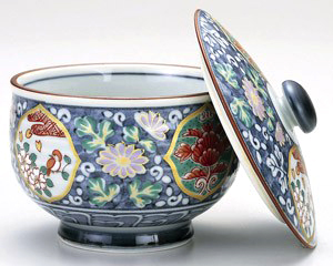 Antigua taza de madera de Imari con tapa