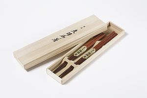 Palillos - Par en caja de madera de Paulownia - Pintados
