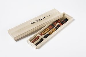 Palillos - Par en caja de Paulownia - Laca de flores - Flor de cerezo