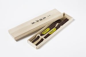 Palillos - Par en caja de paulownia - Laca genuina - Carey