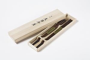 Palillos - Pareja en caja de paulownia - Akebono