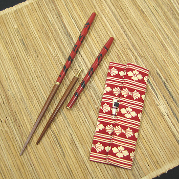 [Palillos portátiles de Kobe Hashiya] Palillos portátiles articulados, Negoro tallado, estuche para palillos (Hanabishi)