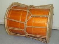 Tambor de barril para percusión (piel de vaca)